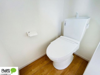トイレ　施工例写真：1・2階ウォシュレットトイレ完備。