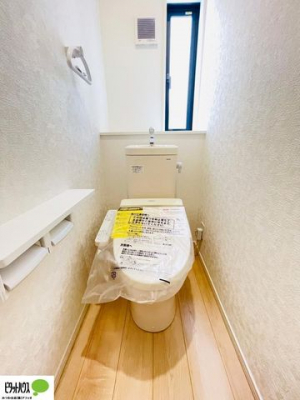 トイレ　施工例写真　1・2階ウォシュレットトイレ完備。