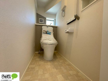トイレ　施工例写真：1・2階ウォシュレットトイレ完備。