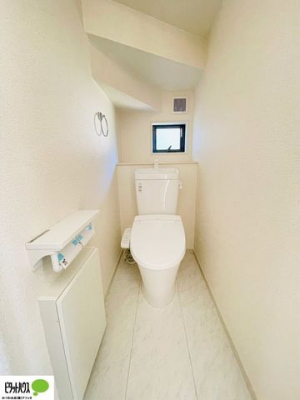 トイレ　施工例写真：清潔な洗浄機能付き温水シャワートイレ