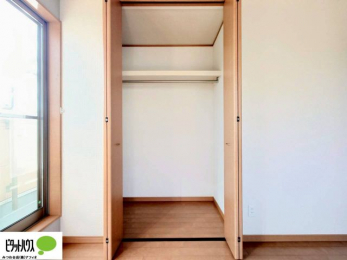 ���ց@���ꂼ��̂������Ɏ��[�X�y�[�X������̂Ńv���C�x�[�g�ȉו����g�߂ɒu�����Ƃ��ł��܂��B