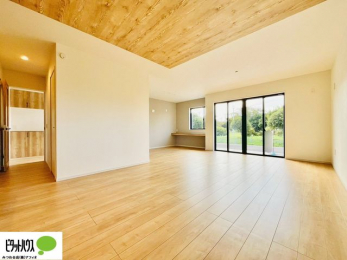 rO@PK͉J˃Vb^[tŁAV̖̎hƂȂǈSł