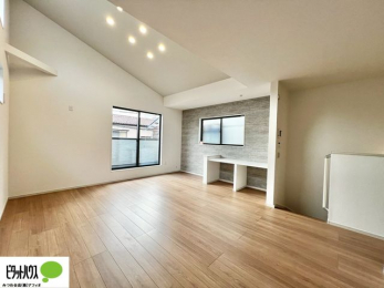 rO@2KrỎƁI菭ڐ̌iF̂ЂƂƂ^Ă܂B