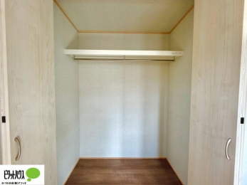 �q�������@�傫�Ȏ��[�͂��m����ׂ����G�݂������Ղ肵�܂��܂��B