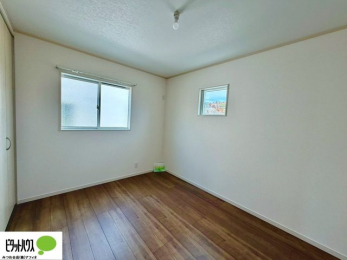 ���[�@2�ʍ̌��Ŗ��邭�A���ʂ��̗ǂ��������ł��B