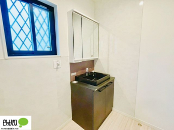 ʑEʏ@ʎɏAJr\hɂB傫ȋŌ₷ʉϑł