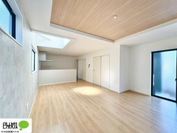 ���r���O�@�傫�ȑ�����ۓI�ȃ��r���O�́A�������邢��C�ɂ��Ă���܂��ˁB