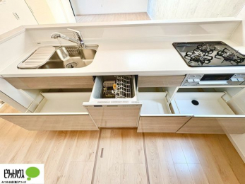 �L�b�`���@�V�z�Ȃ�ł͂̃s�J�s�J�̃L�b�`���͖����̂��������y�������Ă���܂��ˁB