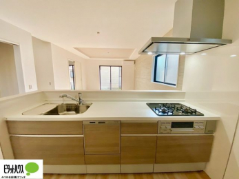 Lb`@R͊3BO@\tœ\Ȃ̂ŁAIɂo܂Bʂ̏ȂfUCȂ̂ŁAyXB