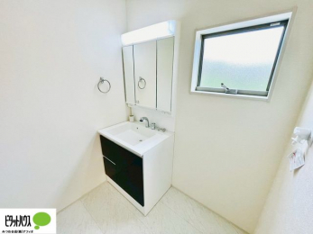 ʑEʏ@Oʋ̗AVNȂǑ[ALXƂʉϑłB