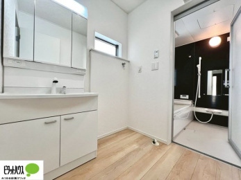 ʑEʏ@g₷VvȐʉϑB̎xx͂n܂܂B