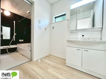 ʑEʏ@g₷VvȐʉϑB̎xx͂n܂܂B