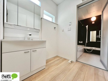 ʑEʏ@g₷VvȐʉϑB̎xx͂n܂܂B