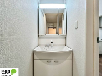 ʑEʏ@{Hʐ^@Oʋ̗AVNȂǑ[ALXƂʉϑłB