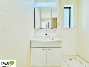 ʑEʏ@{Hʐ^@Oʋ̗AVNȂǑ[ALXƂʉϑłB