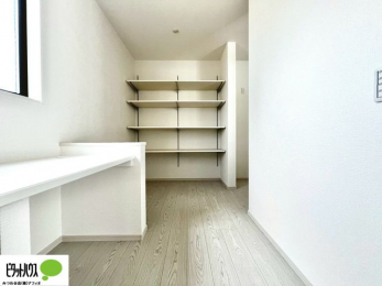 ̑@Lb`̉ɂ͂ql̕׋郏[NXy[XB