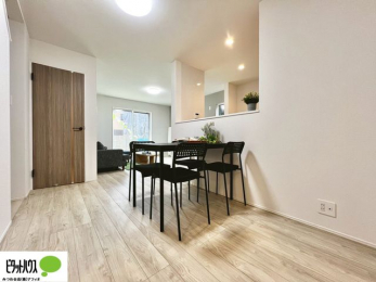 ̑@lC̃JE^[Lb`́ArOɂ邲Ƒ̗lqf܂B