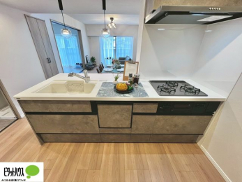 �L�b�`���@�s�J�s�J�̃L�b�`���͖����̂��������y�������Ă���܂��ˁB