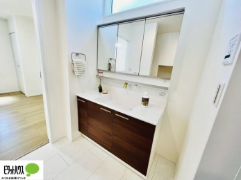 ʑEʏ@Oʋ̗AVNȂǑ[ALXƂʉϑłB