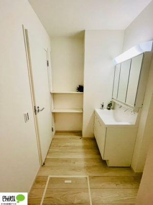 ʑEʏ@{Hʐ^@Oʋ̗AVNȂǑ[ALXƂʉϑłB