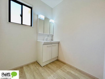 ʑEʏ@{Hʐ^@g₷VvȐʉϑB̎xx͂n܂܂B