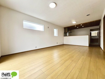 ̑@rO͉ƑōLXƉ߂17.9BLb`烊rOʂāAq̗lq΂B