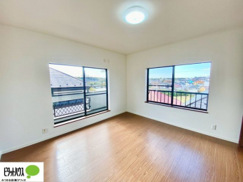 �Q���@2�ʍ̌��Ŗ��邭�A���ʂ��̗ǂ��������ł��B