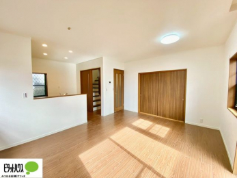 ���̑��@���r���O����̓L�b�`���ɂ���}�}��p�p��������̂ŁA���q�l���V�񂾂�x�񂾂���S���ĉ߂������Ƃ��ł��܂��B