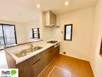 ���r���O�@�l�C�̑ΖʃL�b�`���ŉƑ��݂�Ȃ������ꏏ�B