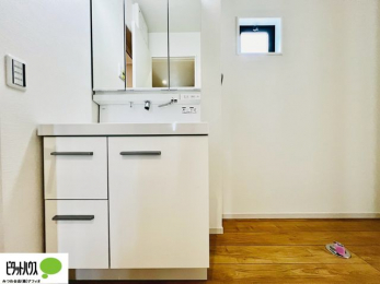 ʑEʏ@{Hʐ^@g₷VvȐʉϑB̎xx͂n܂܂B