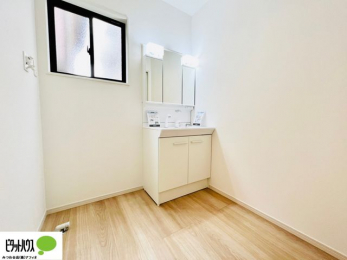 ʑEʏ@{Hʐ^FʎɏAJr\hɂB傫ȋŌ₷ʉϑł