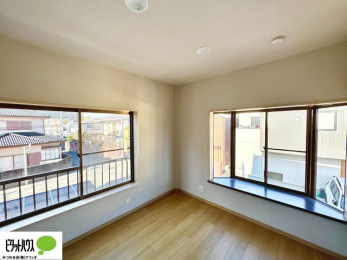 �q�������@�傫�ȑ����疾�邢�z�˂�������܂��B