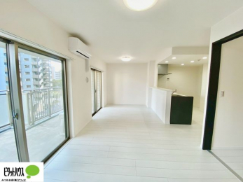 ���r���O�@���R�����������ޒg���ȃ��r���O�B��������ɂ͓Ǐ��₨���Q�ł����Ȃ���̂�т�Ɖ߂����ЂƎ����B