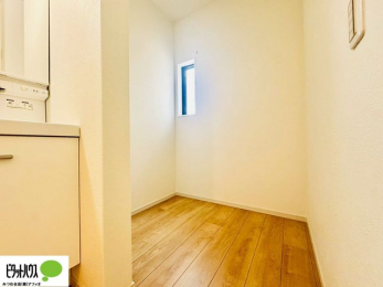 ʑEʏ@ʏɎ[Xy[X݂܂B^IAXgbN܂ȂǉƑ̂ŃlɃXy[XƏd󂵂܂B