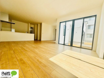 rO@PK͉J˃Vb^[tŁAV̖̎hƂȂǈSł