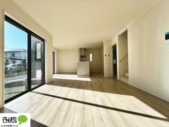 ���r���O�@���R�����������ޒg���ȃ��r���O�B��������ɂ͓Ǐ��₨���Q�ł����Ȃ���̂�т�Ɖ߂����ЂƎ����B