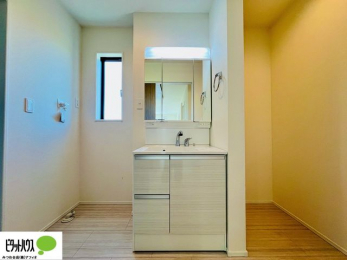 ʑEʏ@Oʋ̗AVNȂǑ[ALXƂʉϑłB