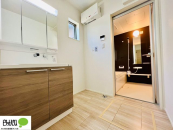 ʑEʏ@{Hʐ^@ĝOʋB24ԊC̊CƑ萴̂ʎłB