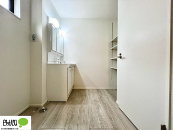 ʑEʏ@ʏɎ[Xy[X݂܂B^IAXgbN܂ȂǉƑ̂ŃlɃXy[XƏd󂵂܂B