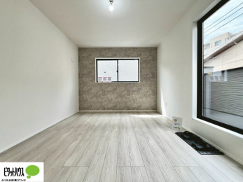 rO@2KrỎƁI菭ڐ̌iF̂ЂƂƂ^Ă܂B