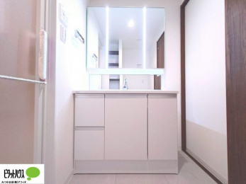 ʑEʏ@Oʋ̗AVNȂǑ[ALXƂʉϑłB