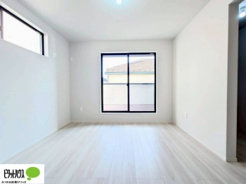 �Q���@2�ʍ̌��Ŗ��邭�A���ʂ��̗ǂ��������ł��B