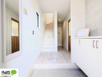 ���̑��@�V���[�Y�{�b�N�X�ɂ́A�g�����Ȃ݃`�F�b�N���ł���S�g�~���[�t���I