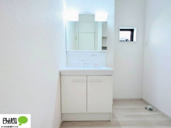 ���ʑ�E���ʏ��@�O�ʋ��̗���A�V���N���ȂǑ������[��������A�L�X�Ƃ������ʉ��ϑ�ł��B