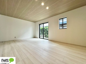 ̑@傫ȑۓIȃrÓA邢CɂĂ܂ˁB