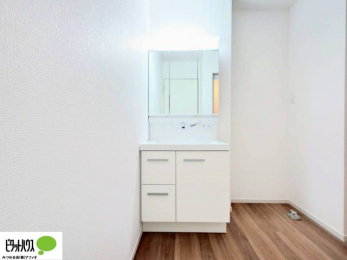 ���ʑ�E���ʏ��@�O�ʋ��̗���A�V���N���ȂǑ������[��������A�L�X�Ƃ������ʉ��ϑ�ł��B