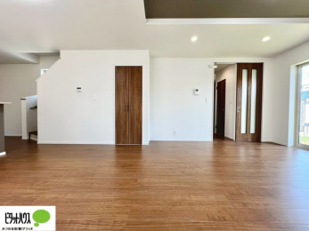 ���̑��@�傫�ȑ�����ۓI�ȃ��r���O�́A�������邢��C�ɂ��Ă���܂��ˁB