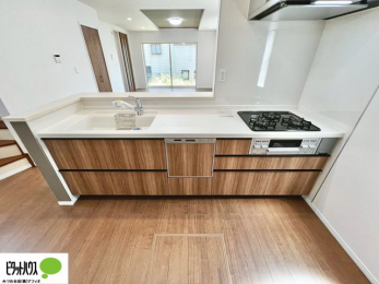 �L�b�`���@�V�z�Ȃ�ł͂̃s�J�s�J�̃L�b�`���͖����̂��������y�������Ă���܂��ˁB