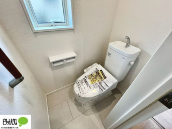 �g�C���@1�E2�K�E�H�V�����b�g�g�C�������B