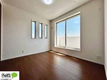 ���̑����ρ@�傫�ȑ����疾�邢�z�˂�������܂��B